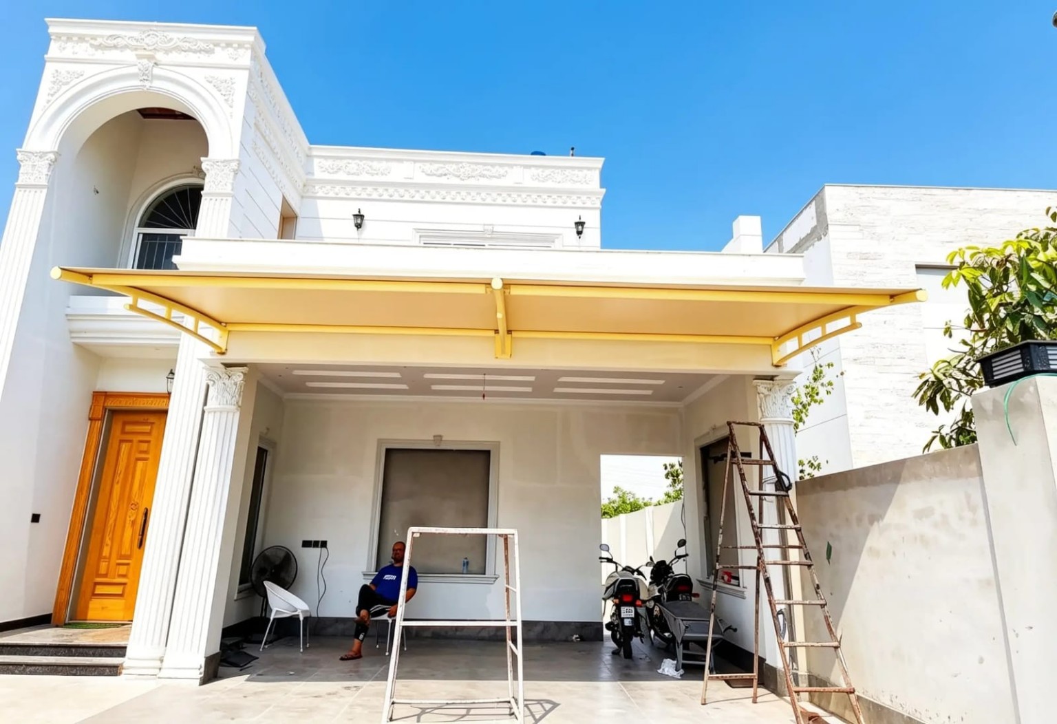 Wide-Span Porch Shade